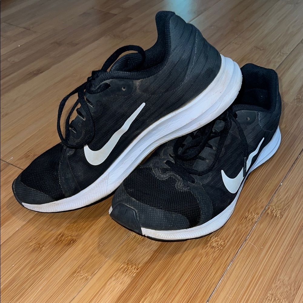 Nike Black and White Athletic Shoes with Sleek Design